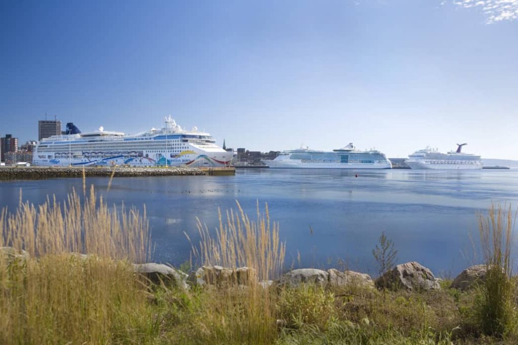 Dawn Jewel of the Seas Glory 4 1030x687